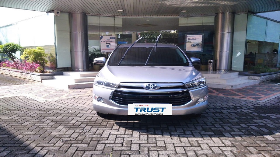 TOYOTA INNOVA 2.4 V AT 2017